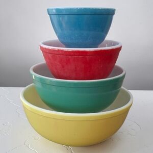 Pyrex Vintage Primary Color Set Of 4 Bowls Yellow Green Red & Blue